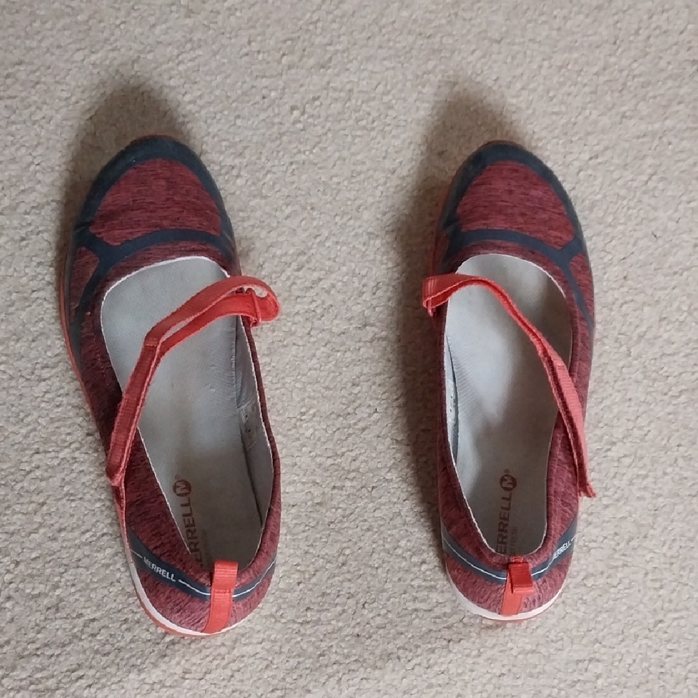 Merrell Women's Red and Gray Flats